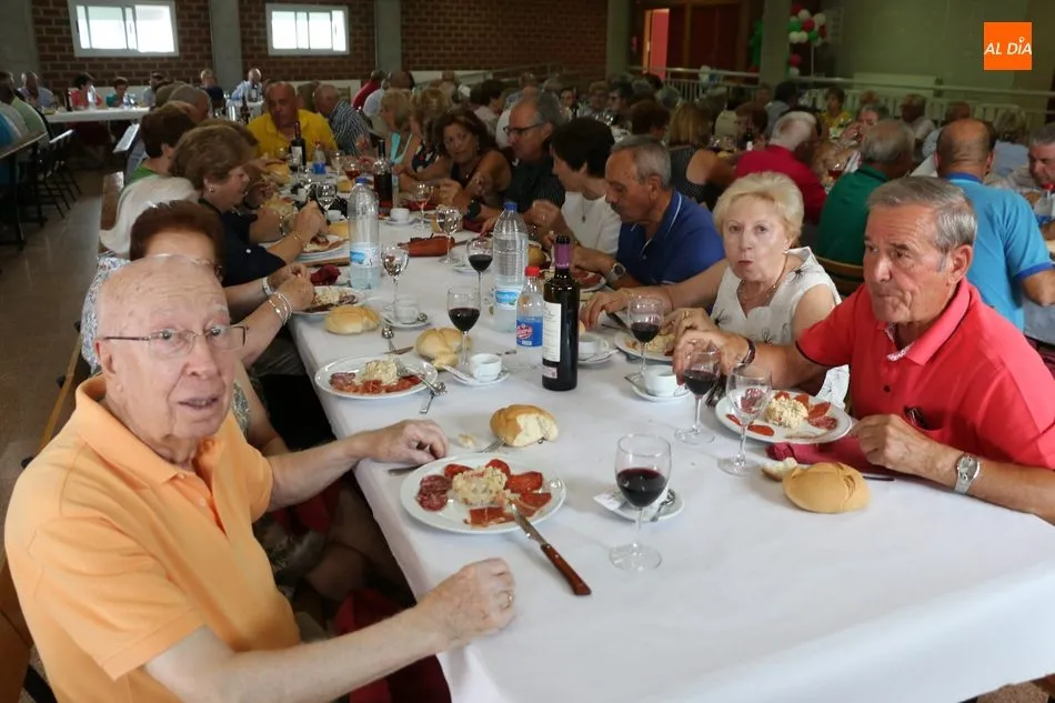 Foto 9 - Los mayores de El Cubo de Don Sancho celebran su comida de hermandad anual  