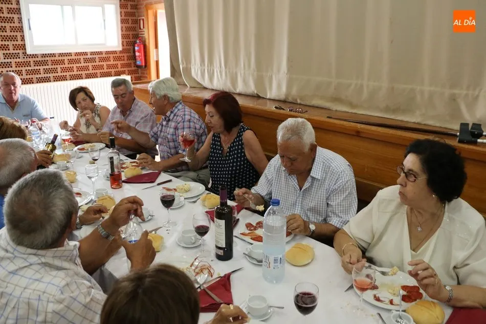 Foto 8 - Los mayores de El Cubo de Don Sancho celebran su comida de hermandad anual  