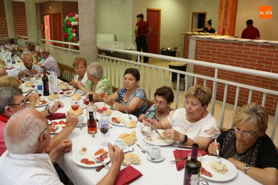 Foto 6 - Los mayores de El Cubo de Don Sancho celebran su comida de hermandad anual  