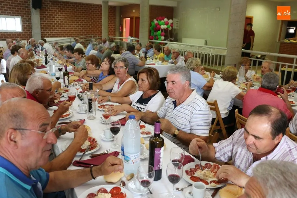 Foto 5 - Los mayores de El Cubo de Don Sancho celebran su comida de hermandad anual  