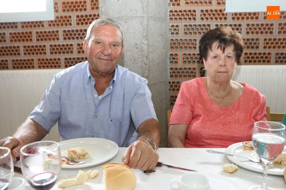 Foto 2 - Los mayores de El Cubo de Don Sancho celebran su comida de hermandad anual  