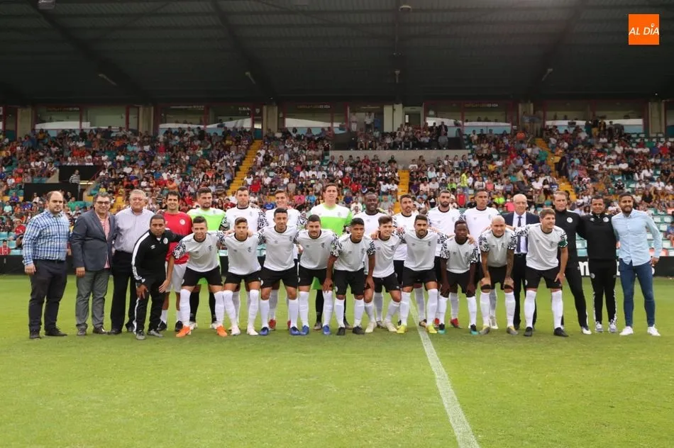 Foto 2 - El Salamanca UDS presenta su primera equipaci&oacute;n para la 2019/2020