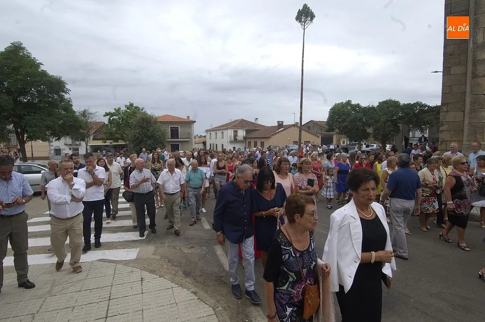 Foto 11 - Los Quintos se encargan de procesionar a San Cayetano por las calles de El Sahugo  