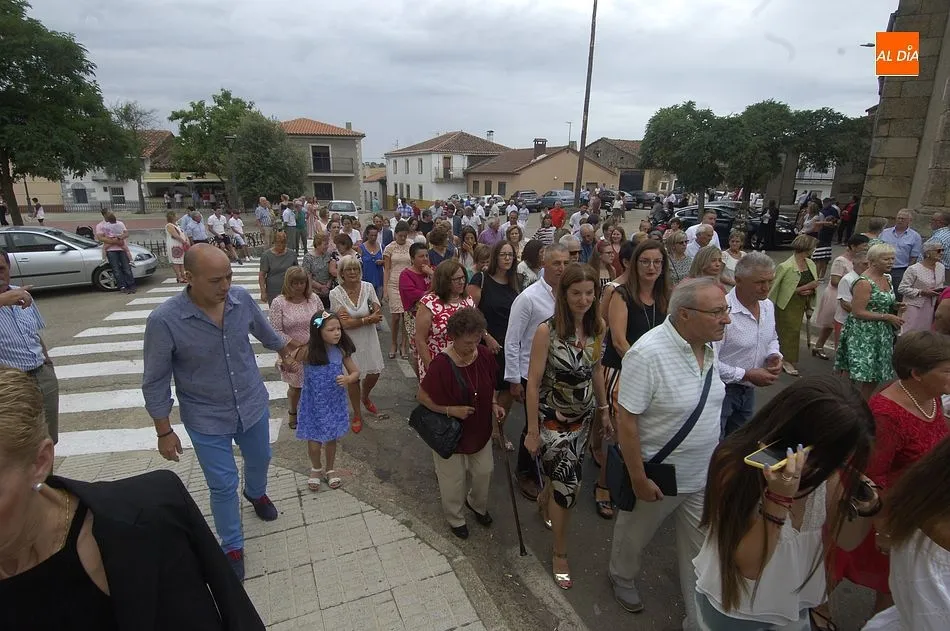 Foto 7 - Los Quintos se encargan de procesionar a San Cayetano por las calles de El Sahugo  