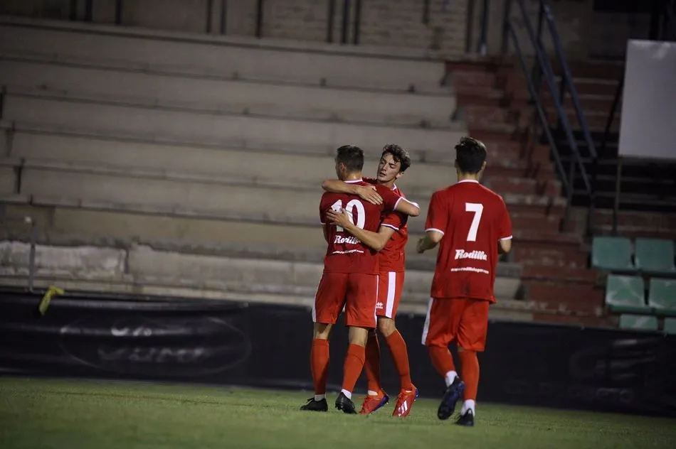 Foto 2 - El CD Guijuelo empata con el M&eacute;rida en su primera prueba ante un Segunda B (1-1)