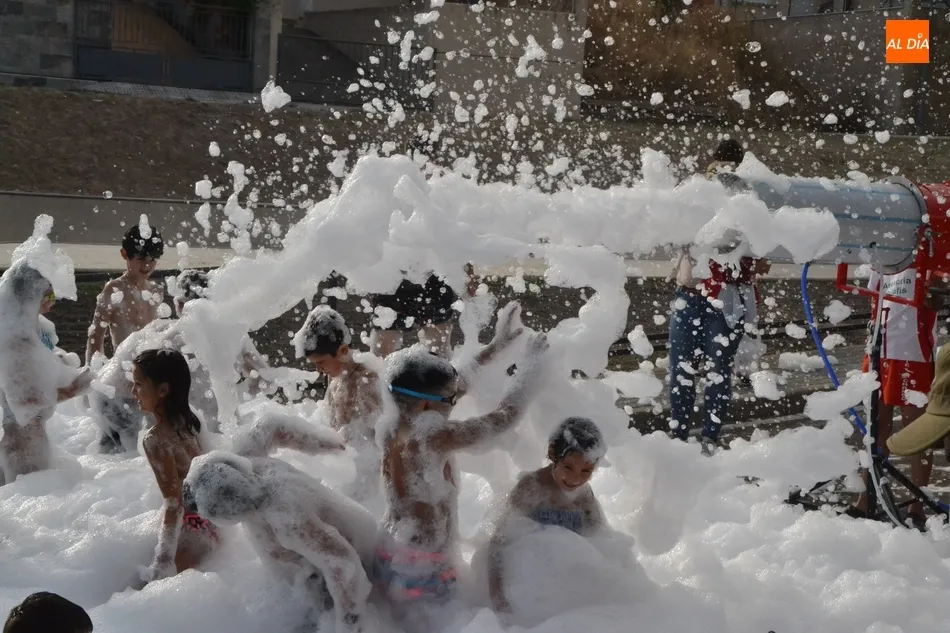 Foto 10 - Los ni&ntilde;os disfrutan de un complet&iacute;simo d&iacute;a de fiesta en el entorno del r&iacute;o  