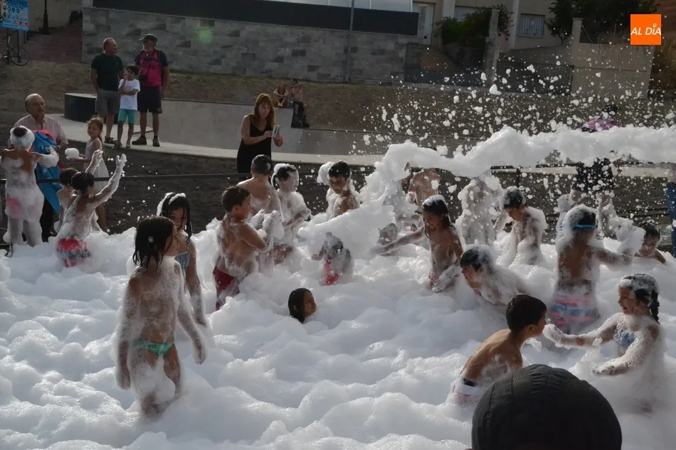 Foto 9 - Los ni&ntilde;os disfrutan de un complet&iacute;simo d&iacute;a de fiesta en el entorno del r&iacute;o  