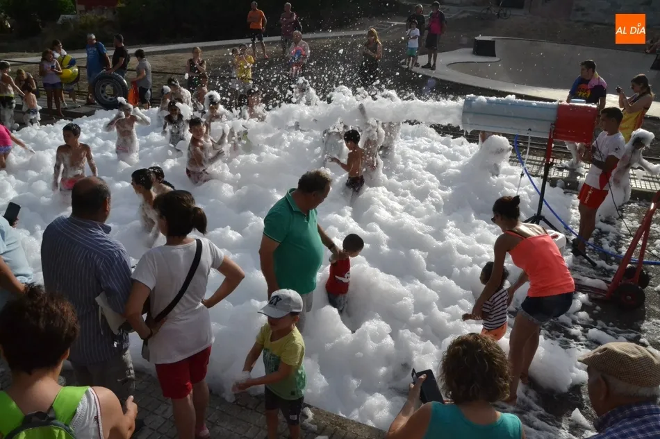 Foto 7 - Los ni&ntilde;os disfrutan de un complet&iacute;simo d&iacute;a de fiesta en el entorno del r&iacute;o  