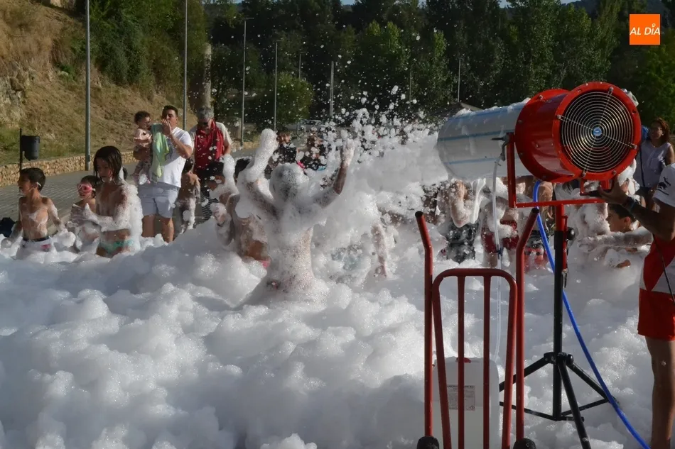 Foto 5 - Los ni&ntilde;os disfrutan de un complet&iacute;simo d&iacute;a de fiesta en el entorno del r&iacute;o  