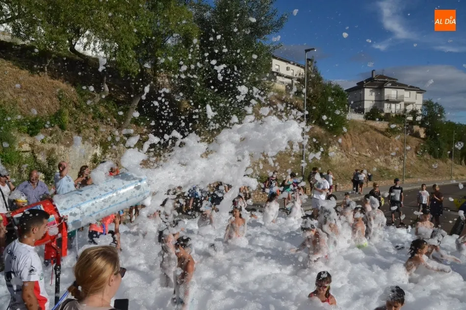 Foto 6 - Los ni&ntilde;os disfrutan de un complet&iacute;simo d&iacute;a de fiesta en el entorno del r&iacute;o  