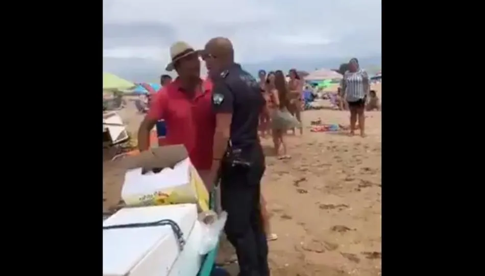 Un vendedor ilegal apuñala a un policía local que le requirió la mercancía en la playa de Punta ...