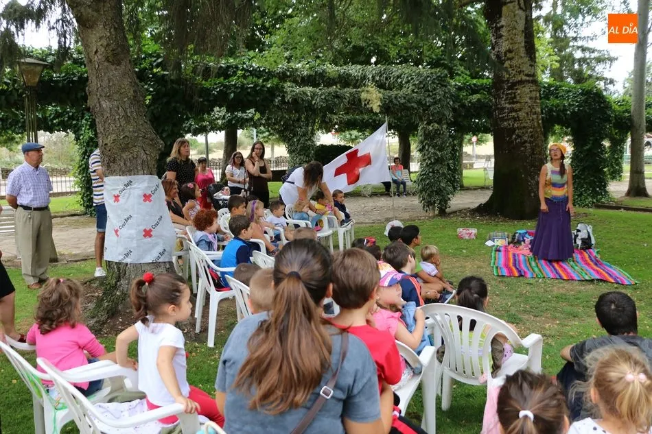 Foto 3 - Los m&aacute;s peque&ntilde;os de Vitigudino disfrutan de un cuentacuentos gracias a Cruz Roja  
