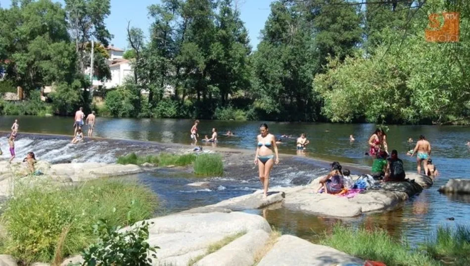 Zona de baño en Puente Congosto. Foto de archivo