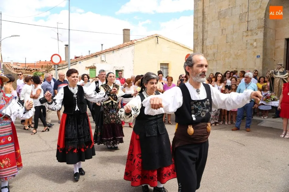 Foto 11 - Los bailes charros del grupo San Marcos realzan la fiesta de Santo Domingo en Do&ntilde;inos de Salamanca