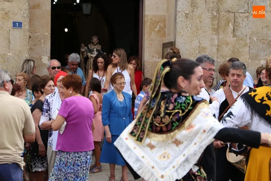 Foto 10 - Los bailes charros del grupo San Marcos realzan la fiesta de Santo Domingo en Do&ntilde;inos de Salamanca