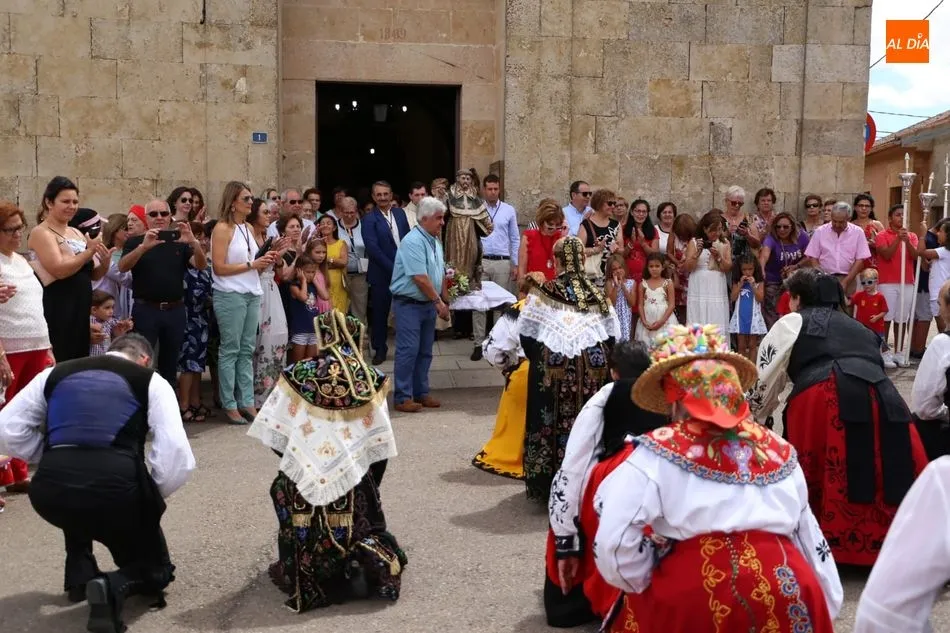 Foto 4 - Los bailes charros del grupo San Marcos realzan la fiesta de Santo Domingo en Do&ntilde;inos de Salamanca