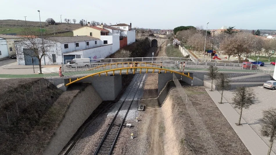 Foto 3 - La ampliaci&oacute;n de dos pasos sobre el ferrocarril mejorar&aacute; la conexi&oacute;n de los barrios Chamber&iacute;,...