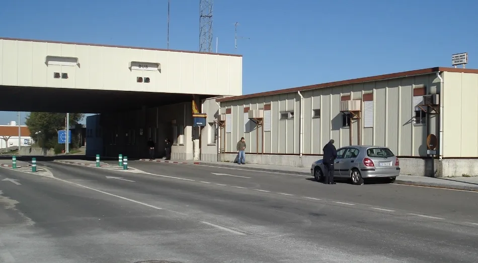 Dos policías nacionales auxilian en Fuentes de Oñoro a un hombre que sufría convulsiones  