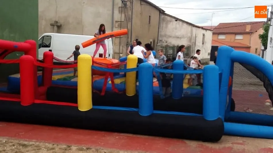 Foto 8 - Los ni&ntilde;os se divierten con los juegos en la Semana Cultural de Ba&ntilde;ob&aacute;rez