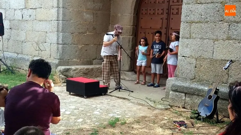 Foto 2 - Los ni&ntilde;os se divierten con los juegos en la Semana Cultural de Ba&ntilde;ob&aacute;rez