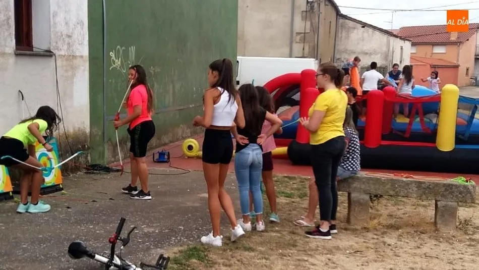 Foto 7 - Los ni&ntilde;os se divierten con los juegos en la Semana Cultural de Ba&ntilde;ob&aacute;rez