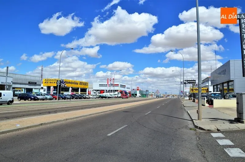 Las empresas del polígono de los Villares acusan el parón económico del mes de agosto / Ángel Merino