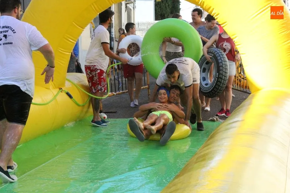 Foto 8 - Vitigudino se convierte en un parque acu&aacute;tico con dos grandes toboganes  