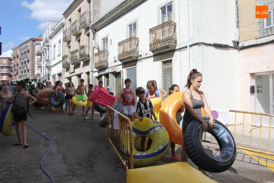 Foto 3 - Vitigudino se convierte en un parque acu&aacute;tico con dos grandes toboganes  