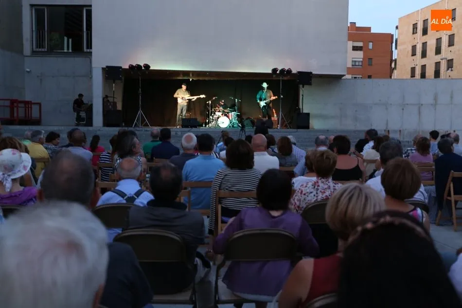 Foto 2 - Maho Blues Band brilla en el tercer concierto de &lsquo;Verano se escribe con Blues&rsquo;
