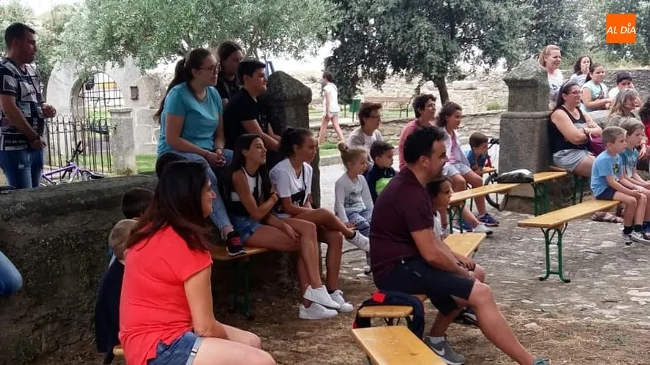 Foto 4 - Los ni&ntilde;os se divierten con los juegos en la Semana Cultural de Ba&ntilde;ob&aacute;rez