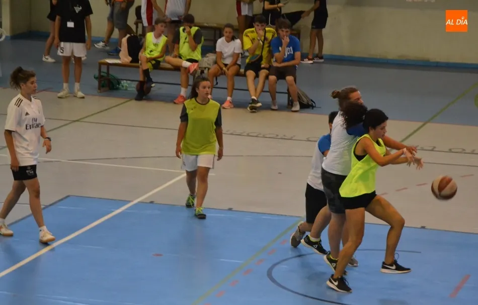Foto 4 - Bal&oacute;n al aire en el nuevo Torneo de Basket 3x3 con muchos m&aacute;s participantes de los esperados  