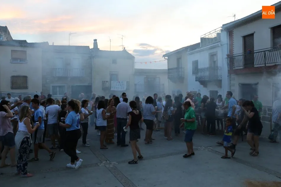 Foto 11 - En Saucelle cogen fuerzas con una pancetada para afrontar una larga noche con La Misi&oacute;n  