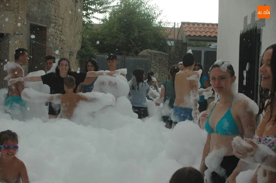 Foto 8 - Almendra comienza sus fiestas de agosto con gran animaci&oacute;n  