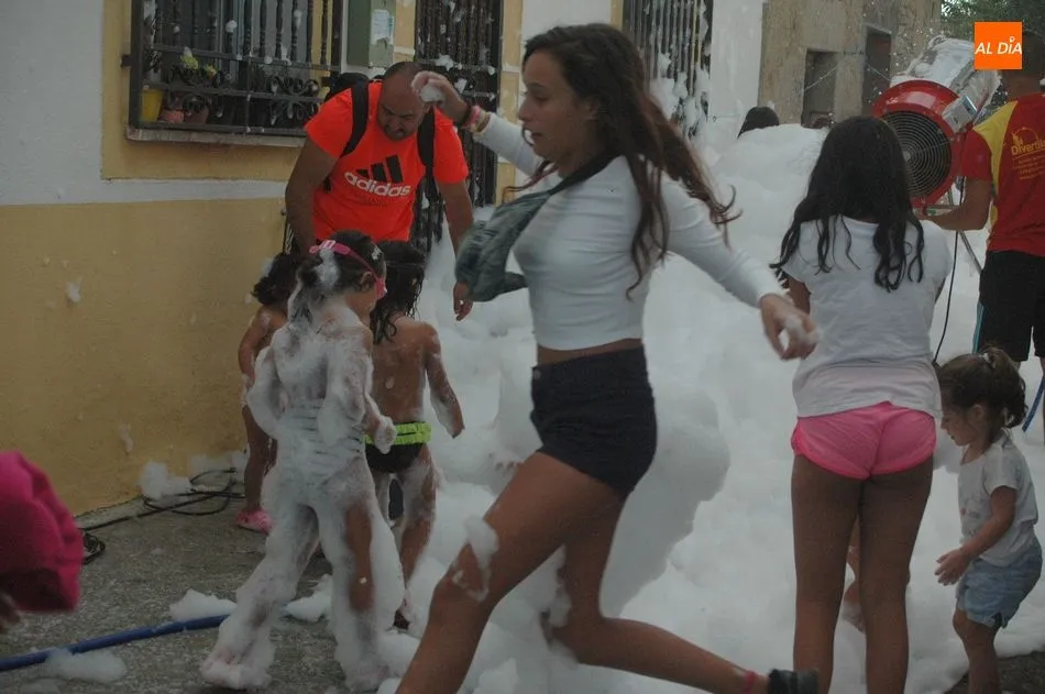 Foto 7 - Almendra comienza sus fiestas de agosto con gran animaci&oacute;n  