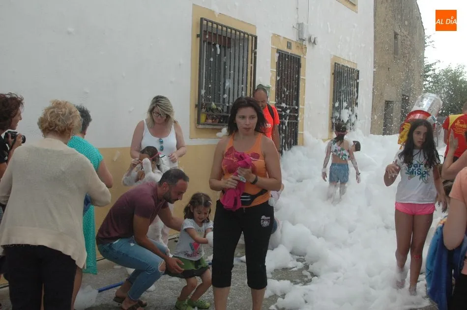 Foto 5 - Almendra comienza sus fiestas de agosto con gran animaci&oacute;n  