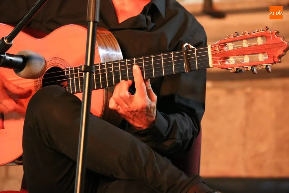 Foto 11 - Bello espect&aacute;culo de poes&iacute;a y guitarra en Vitigudino con To&ntilde;o Bl&aacute;zquez y Rafael de Dios  