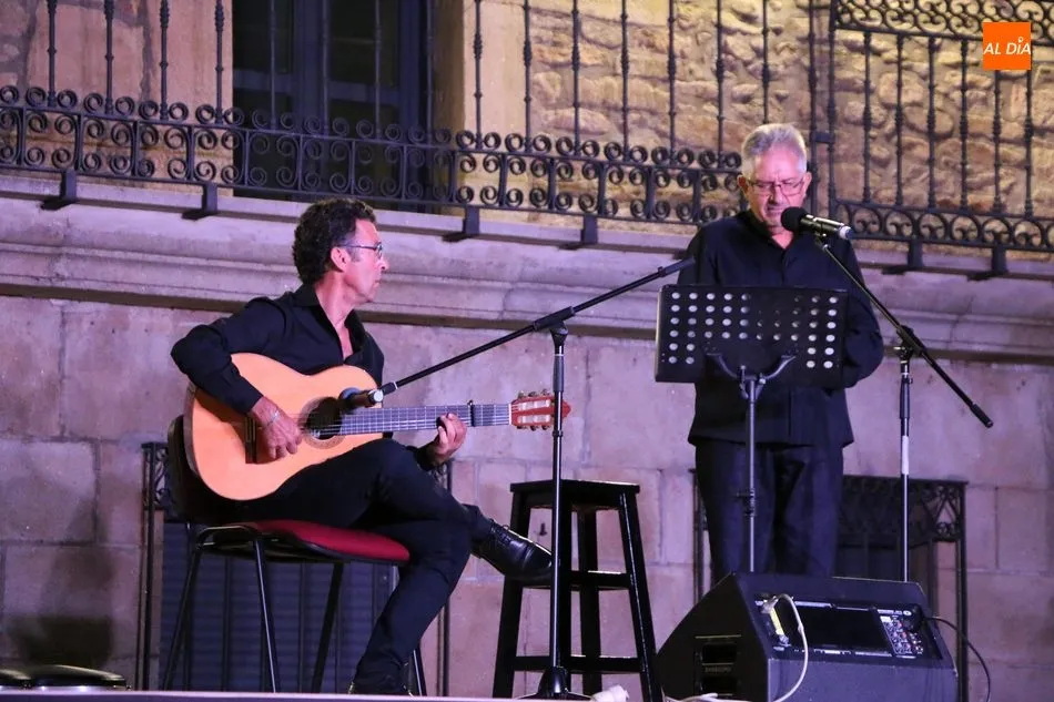 Foto 8 - Bello espect&aacute;culo de poes&iacute;a y guitarra en Vitigudino con To&ntilde;o Bl&aacute;zquez y Rafael de Dios  
