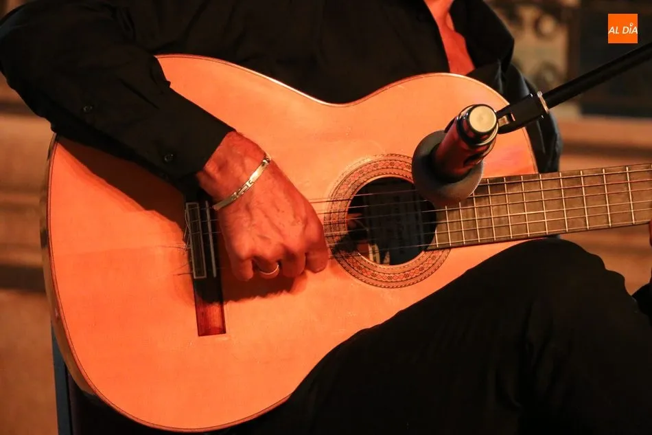 Foto 7 - Bello espect&aacute;culo de poes&iacute;a y guitarra en Vitigudino con To&ntilde;o Bl&aacute;zquez y Rafael de Dios  