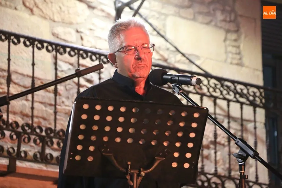 Foto 5 - Bello espect&aacute;culo de poes&iacute;a y guitarra en Vitigudino con To&ntilde;o Bl&aacute;zquez y Rafael de Dios  