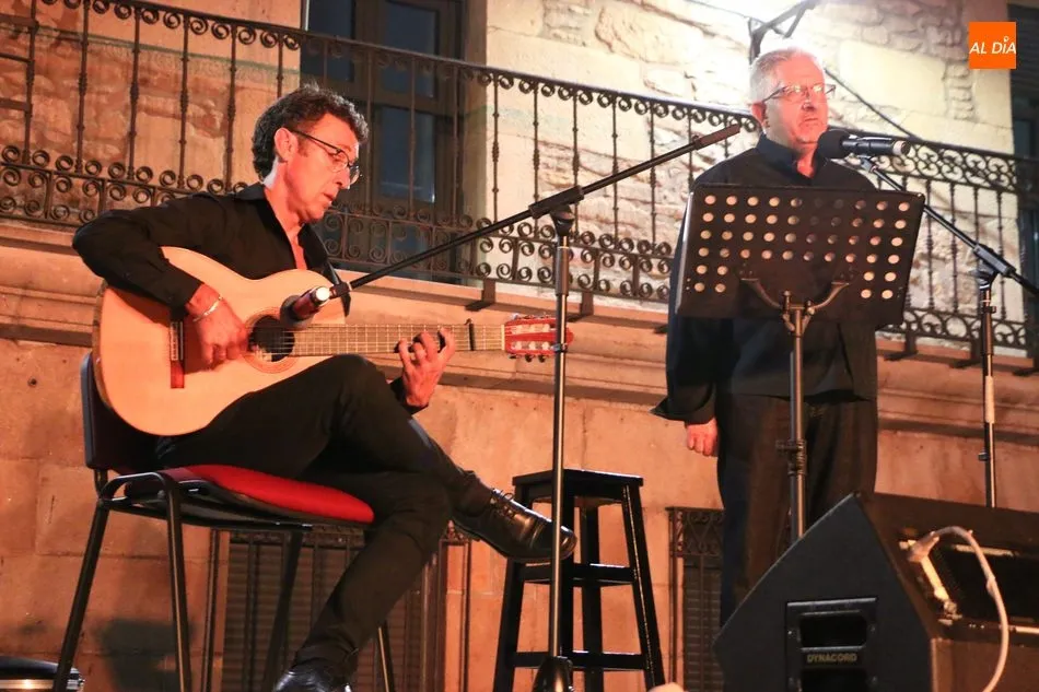 Foto 4 - Bello espect&aacute;culo de poes&iacute;a y guitarra en Vitigudino con To&ntilde;o Bl&aacute;zquez y Rafael de Dios  