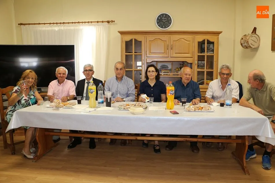 Foto 6 - Los mayores de Linares de Riofr&iacute;o celebran su festiva jornada