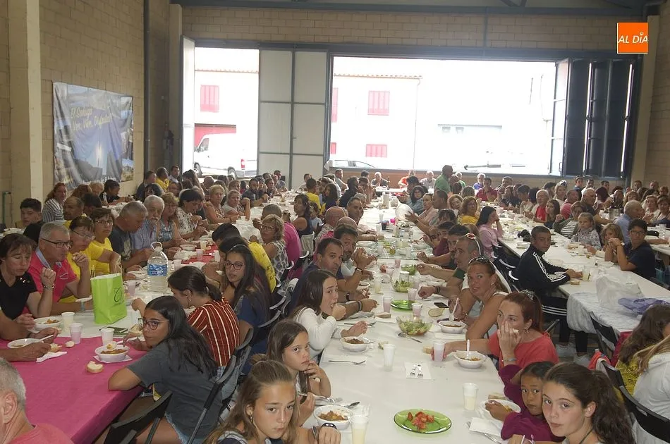 Foto 10 - El Sahugo encara las &uacute;ltimas horas de sus fiestas en torno a la mesa  