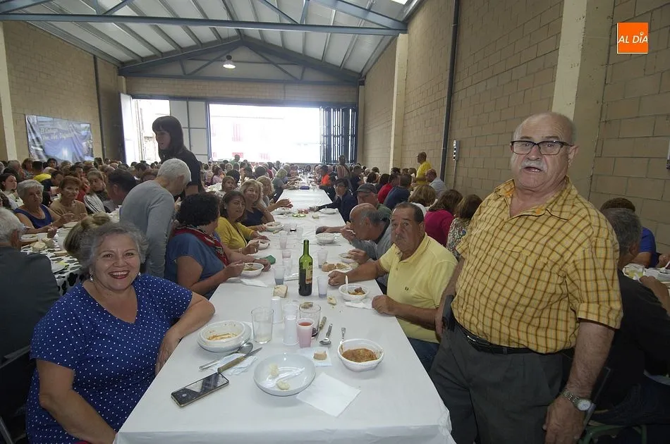 Foto 11 - El Sahugo encara las &uacute;ltimas horas de sus fiestas en torno a la mesa  