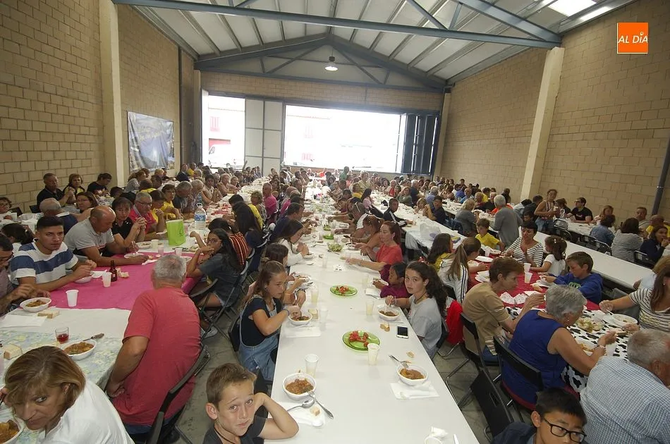 Foto 9 - El Sahugo encara las &uacute;ltimas horas de sus fiestas en torno a la mesa  