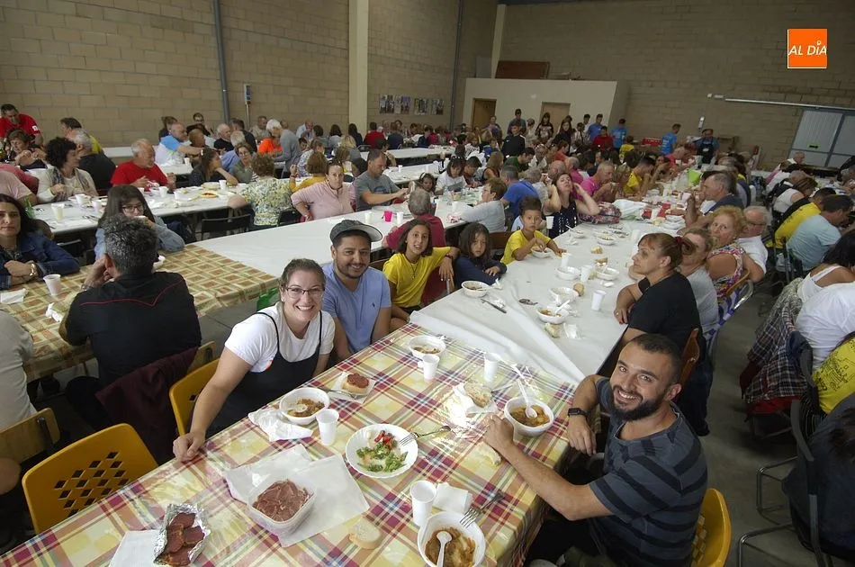Foto 8 - El Sahugo encara las &uacute;ltimas horas de sus fiestas en torno a la mesa  