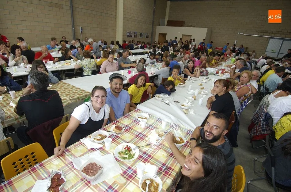 Foto 7 - El Sahugo encara las &uacute;ltimas horas de sus fiestas en torno a la mesa  