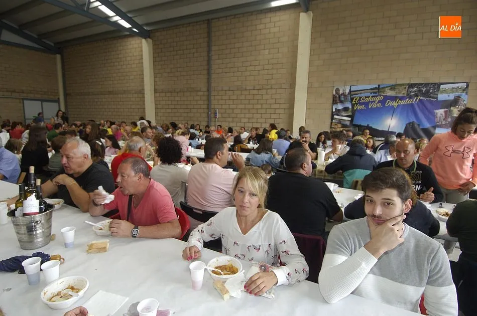 Foto 5 - El Sahugo encara las &uacute;ltimas horas de sus fiestas en torno a la mesa  