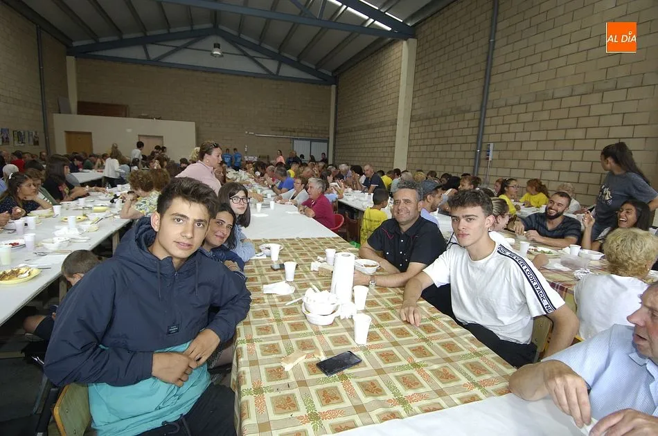Foto 3 - El Sahugo encara las &uacute;ltimas horas de sus fiestas en torno a la mesa  