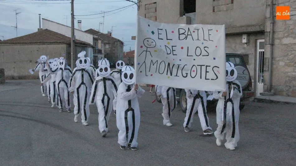 Las peñas marcan el inicio de las fiestas de Las Madrinas en Fuentes de Masueco  