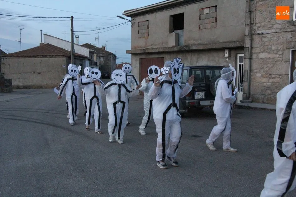 Foto 11 - Las pe&ntilde;as marcan el inicio de las fiestas de Las Madrinas en Fuentes de Masueco  